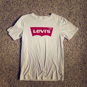 Levis Tshirt size L YOUTH 12-13years women’s S